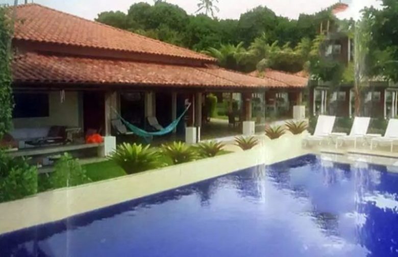 Casa em Ilhabela (SP) tem 1.034,00m², com cinco suítes e piscina