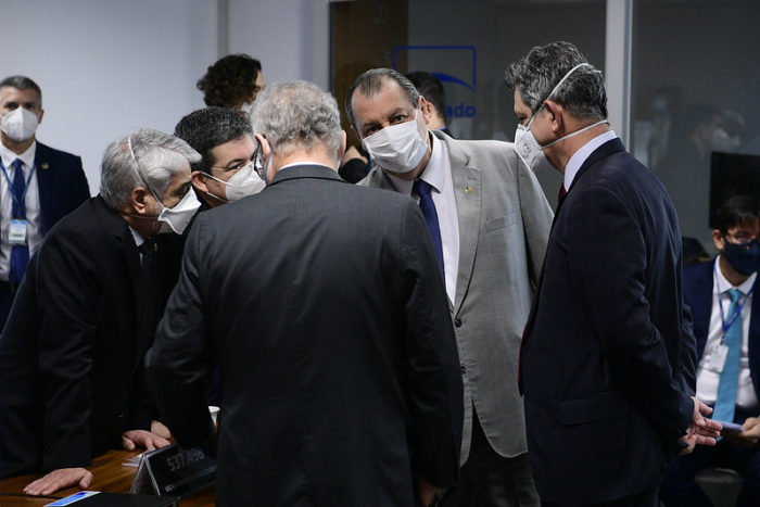 Liderados por Omar Aziz, senadores da CPI da Covid devem acelerar oitivas e investigações sobre a pandemia no Brasil