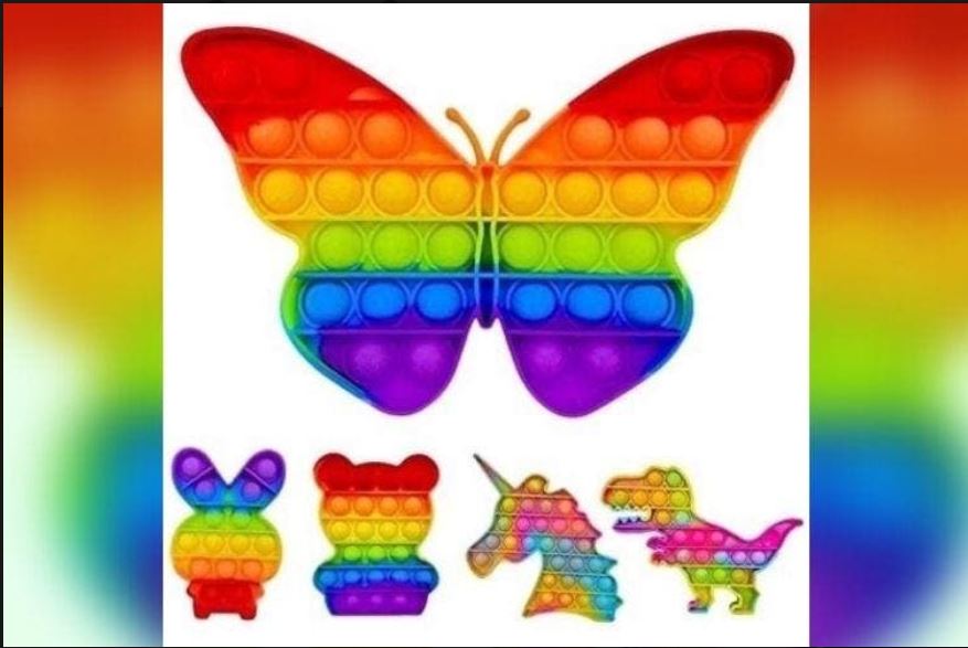 De diversos tamanhos, formatos e cores, o brinquedo Pop It se popularizou no último ano e vem chamando cada vez mais atenção de crianças e até de adultos