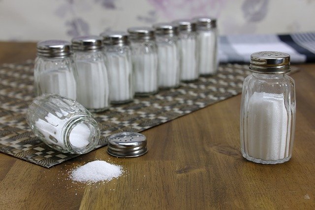 Substituir o sal comum por um equivalente, como o cloreto de potássio, pode ajudar a prevenir milhares de derrames e ataques cardíacos