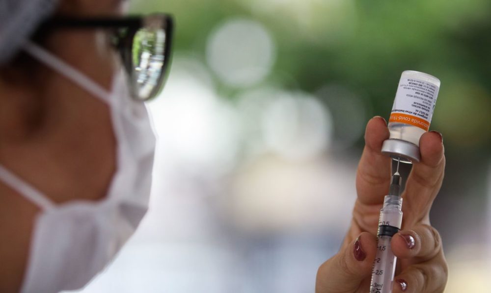 Vacinação na cidade de São Paulo de pessoas de 21 a 18 anos ocorre neste fim de semana