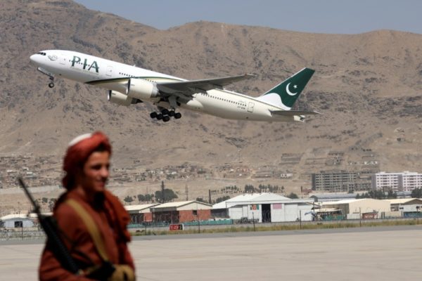 A Pakistan International Airlines foi a primeira companhia a retomar voor para Cabul - AFP/Arquivos