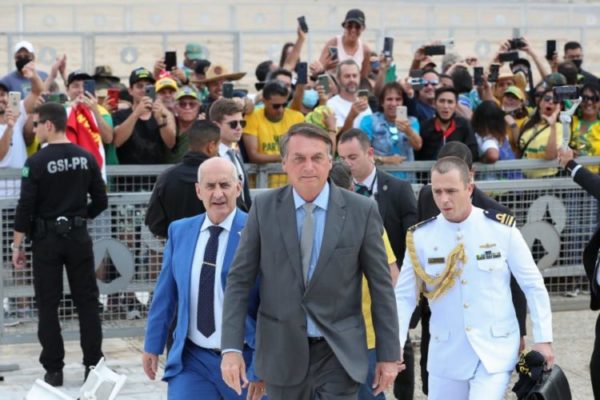 HRW afirma que Bolsonaro está "cada vez mais hostil ao sistema democrático"