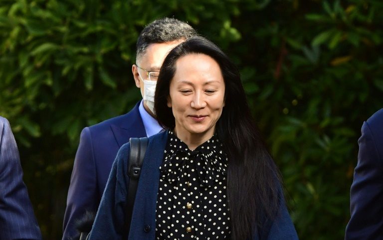 A diretora financeira da Huawei, Meng Wanzhou, abandona sua casa em Vancouver para assistir sua audiência de extradição, em 24 de setembro, em Vancouver, Canadá