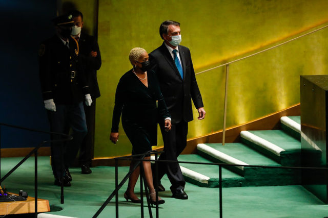 Não vacinado, Bolsonaro andou de máscara pela ONU