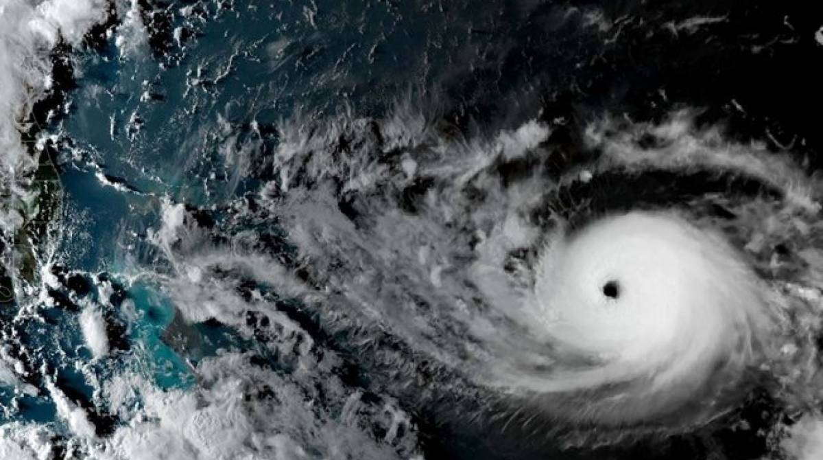As tempestades tropicais como 'Sam' se transformam em furacões quando os ventos máximos sustentados atingem pelo menos 119 km/h.