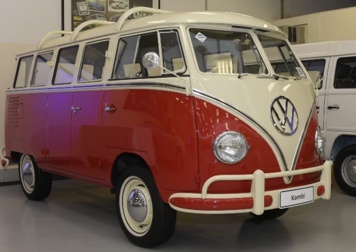 A Kombi foi o primeiro veículo fabricado pela Volkswagen do Brasil