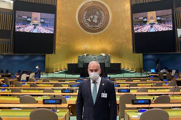 Ministro da Saúde, Marcelo Queiroga utiliza máscara de baixa qualidade na Assembleia Geral da ONU