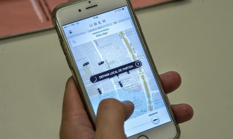 Uber e 99, dois principais aplicativos de transporte de passageiros do País, anunciaram na noite desta sexta-feira (10) reajuste no valor das corridas