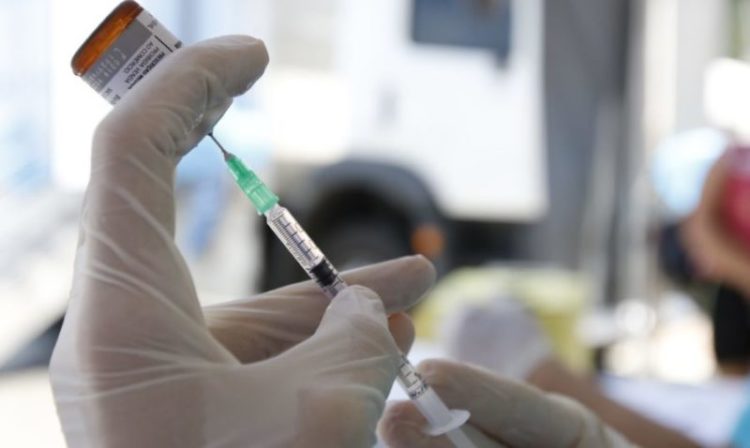PSB entra com ação no STF pedindo que o Ministério da Saúde volte a recomendar a vacinação contra covid de adolescentes dos 12 aos 17 anos sem comorbidades
