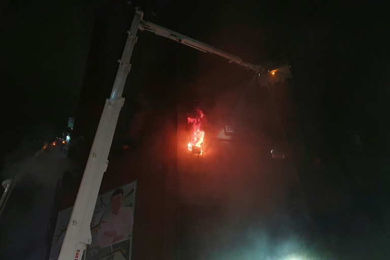 Um incêndio que destruiu um edifício na cidade de Kaohsiung, sul de Taiwan, deixou 46 mortos e dezenas de feridos