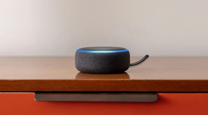Os Echo Show, dispositivos da Amazon com Alexa, têm desconto de R$ 50 a R$ 200