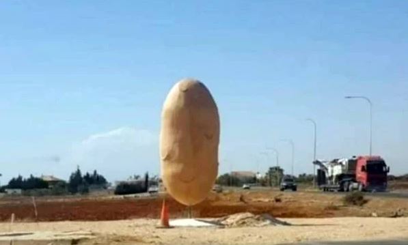 O monumento, batizado de The Big Potato, visa celebrar as aldeias antes do próximo Festival da Batata