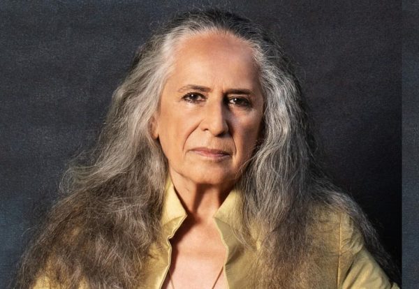 Maria Bethânia tem 75 anos e 56 anos de carreira