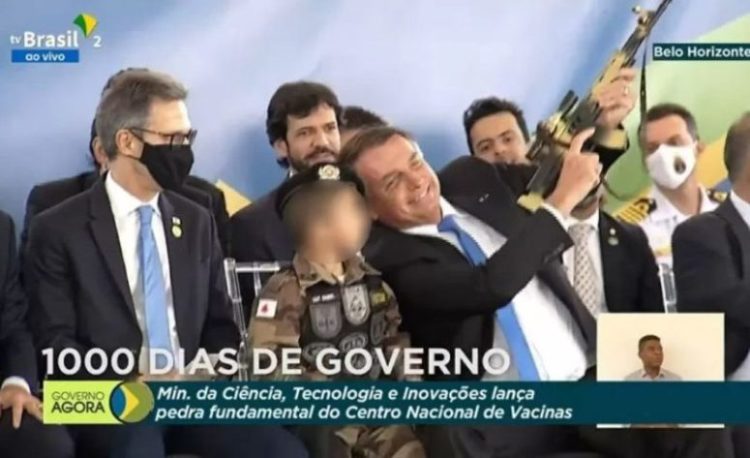 Presidente Jair Bolsonaro voltou a usar crianças para promover agenda política, o que foi duramente criticado pela ONU