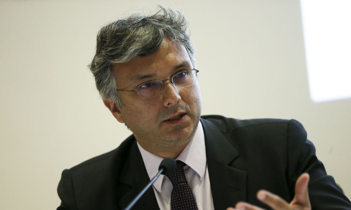 Ex-ministro Esteves Colnago assumirá Secretaria de Tesouro e Orçamento
