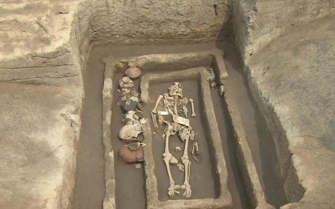 As ossadas, que têm cerca de 5 mil anos, podem ter pertencido a "gigantes" que habitaram aquela região no período neolítico