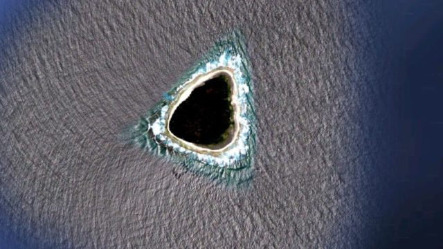 Uma imagem de um 'buraco' no meio do oceano Pacífico viralizou nas redes sociais e abriu debate para as mais diversas teorias