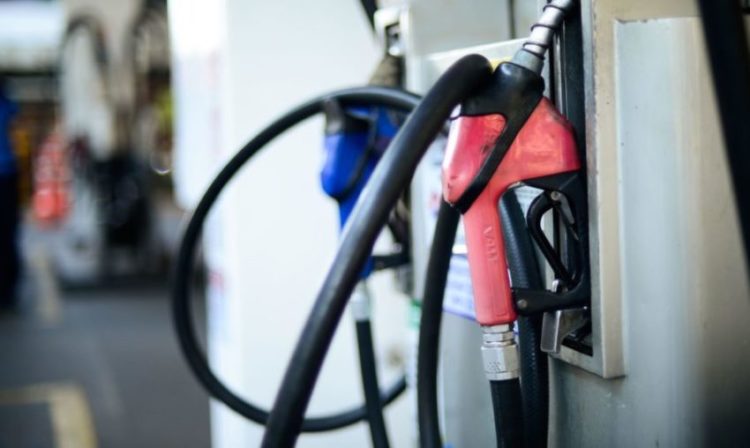 Além dos combustíveis que estão mais caros, peças de manutenção, óleo lubrificante, carros 0km e usados são itens que pesam na inflação do motorista