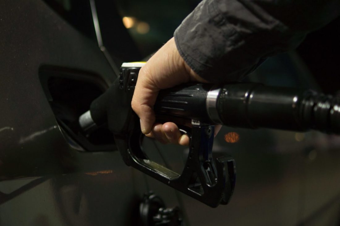 O rendimento da gasolina, enquanto combustível veicular, é superior ao do etanol