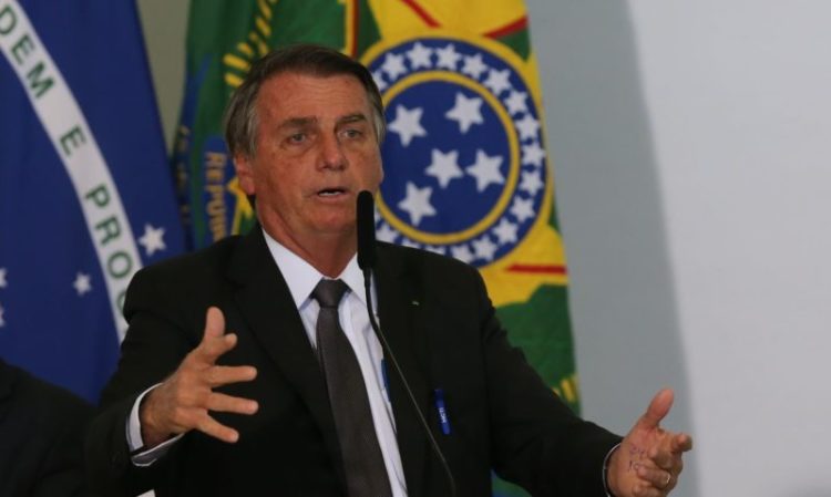 Bolsonaro quer depor de forma presencial