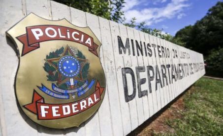 A PF suspeita de tentativa de obstrução da extradição do dono do canal Terça Livre