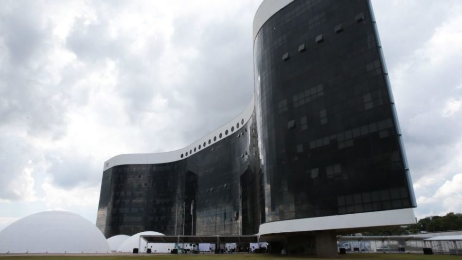 Vista externa da sede do TSE, em Brasília