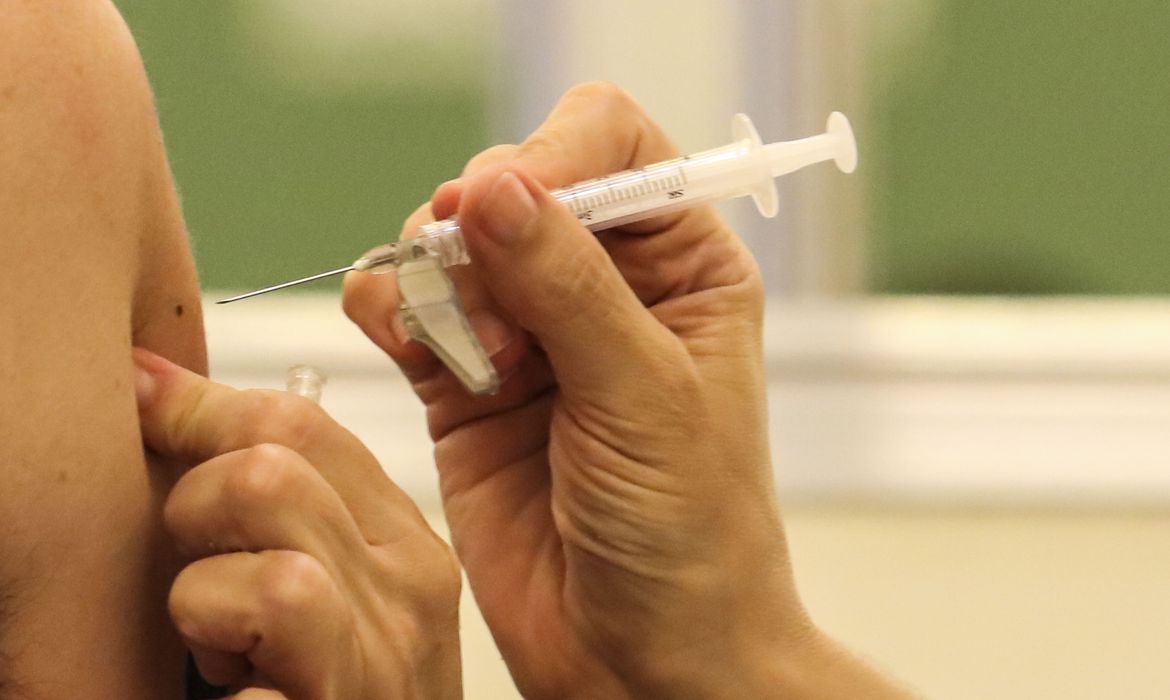 O desafio agora é avançar com a imunização entre adolescentes de 12 a 17 anos para completar o esquema vacinal