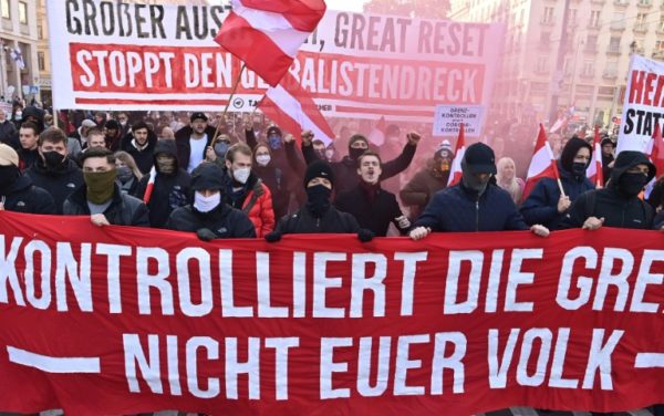 Manifestação em Viena contra as novas medidas de restrições