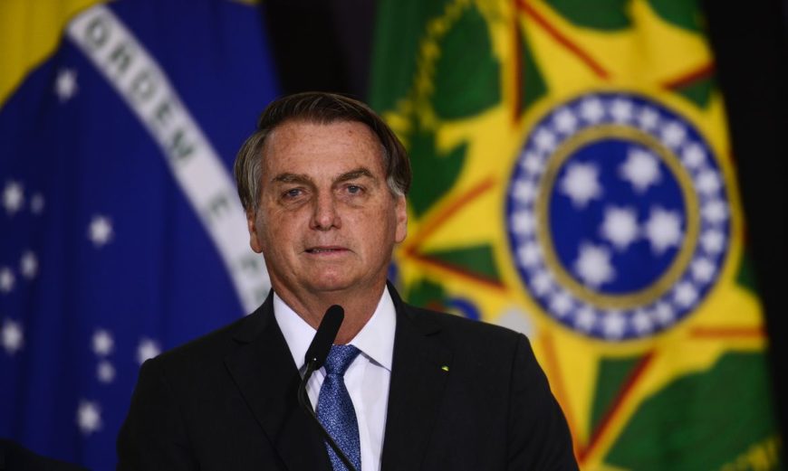 Presidente Bolsonaro disse que estuda destinar parte dos recursos bilionários a serem liberados pela PEC dos precatórios a servidores públicos