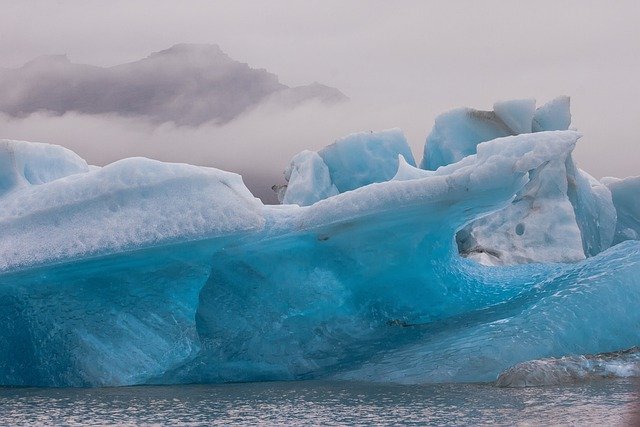 Os 3,5 trilhões de toneladas do manto de gelo da Groenlândia que derreteram nos últimos 10 anos elevaram o nível dos oceanos em um centímetro.