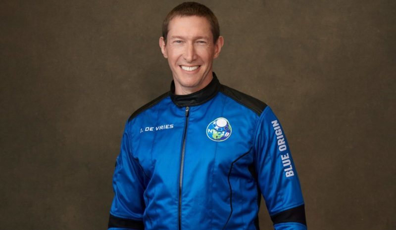 Empresário Glen de Vries voou ao espaço juntamente com o ator de "Star Trek" William Shatner em missão tripulada da Blue Origin realizada em outubro