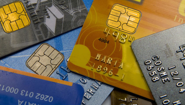 Juros anual do cartão de crédito podem chegar a 693%