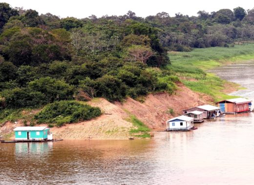 Trocas de mensagens entre os garimpeiros sinalizam que parte deles já está subindo o Rio Madeira, sentido Humaitá, na fronteira do Amazonas com Rondôni
