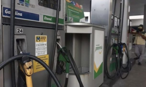 O preço da gasolina teve leve queda na semana passada