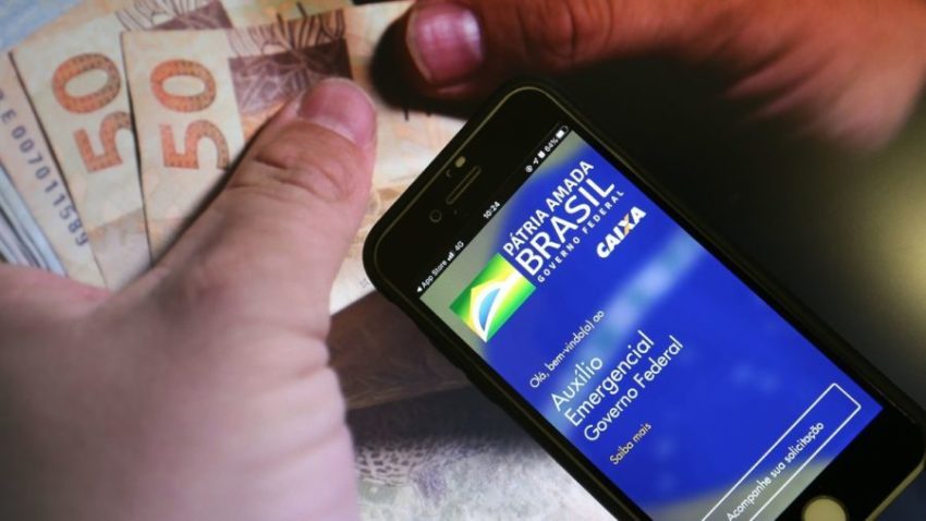 O Orçamento de 2022 destina R$ 89 bilhões para o pagamento do Auxílio Brasil, no valor de R$ 400 mensais por família