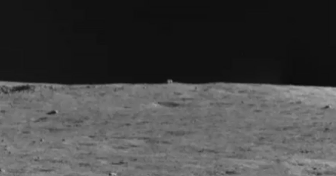 De acordo com a CNSA, a forma pode ser apenas uma pedra formada a partir de impactos na superfície lunar