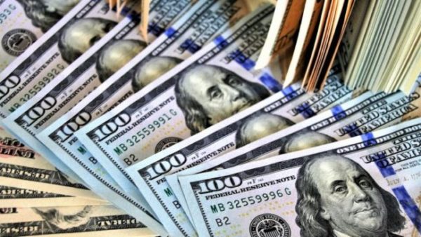 dólar testou nova mínima a R$ 5,6412 no mercado à vista há pouco