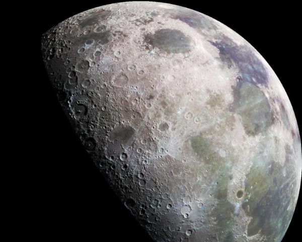 Em julho de 2009, a NASA enviou uma sonda com destino ao lado obscuro da Lua, que não recebe luz solar, para invadir a camada superficial do solo lunar