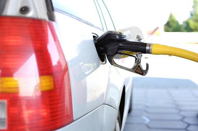 O preço da gasolina deve iniciar o ano com queda na média nacional após quase um ano e seis meses de aumentos consecutivos.