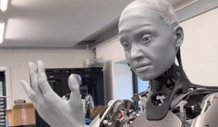 Ameca: robot impresses for its resemblance to a human being; see the ...