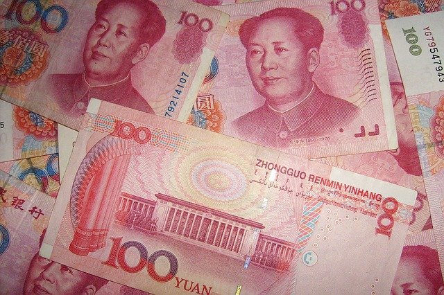 Cédulas de 100 renminbis, a moeda chinesa