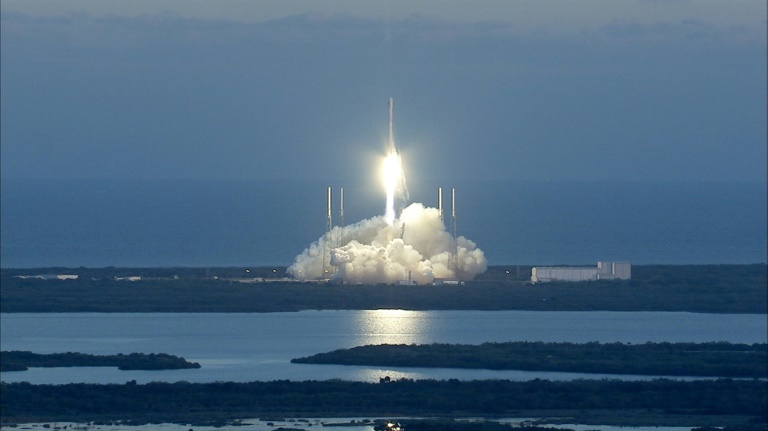 Decolagem do foguete SpaceX Falcon 9 que lançou o satélite DSCOVR de Cabo Canaveral, na Flórida, em fevereiro de 2015