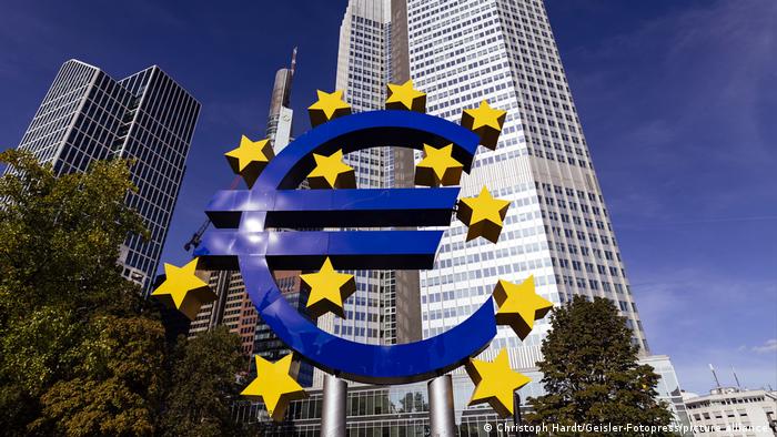 Desde 1º de janeiro de 2002, o euro é moeda corrente em vários países da União Europeia