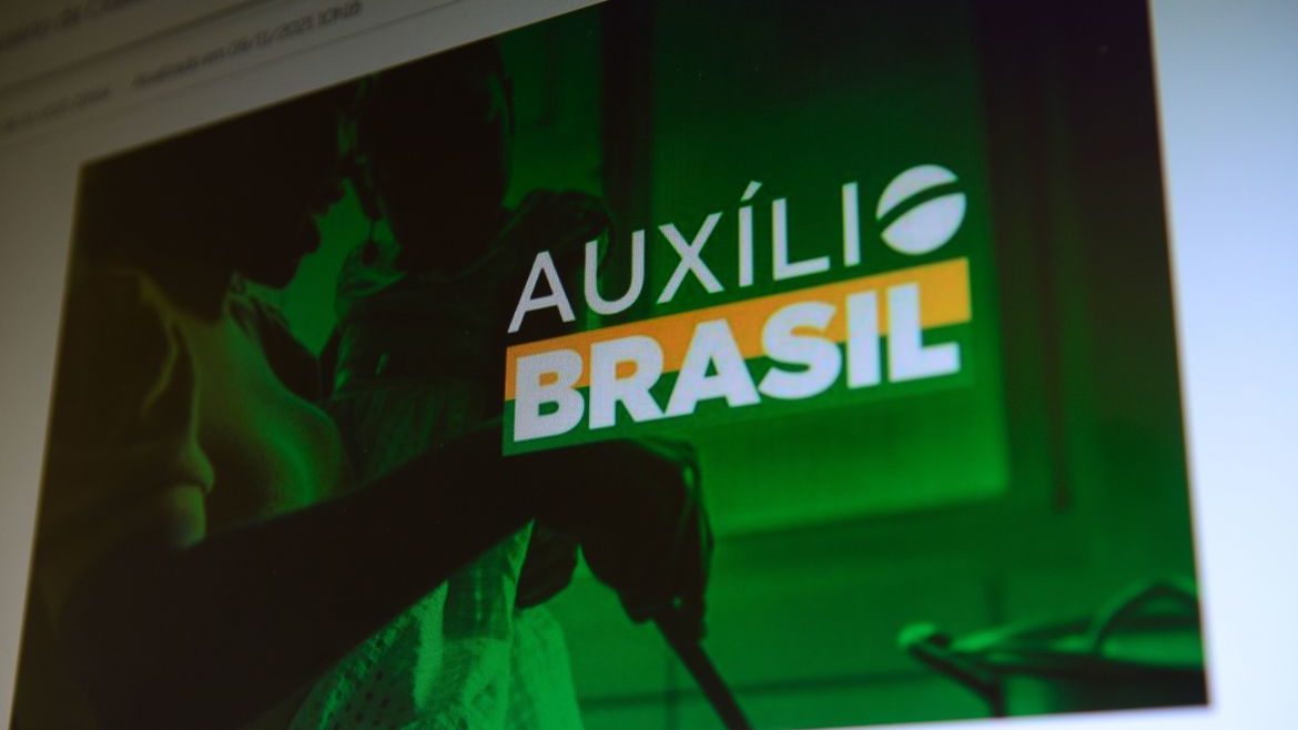 A primeira parcela do Auxílio Brasil 2022 começa a ser paga nesta terça