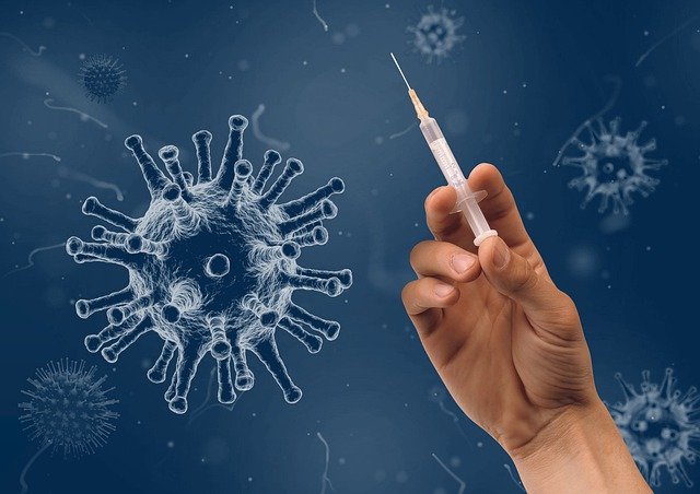 Os pesquisadores analisaram o risco em quatro grupos de indivíduos: vacinados com ou sem infeção prévia e não vacinados com ou sem infeção anterior