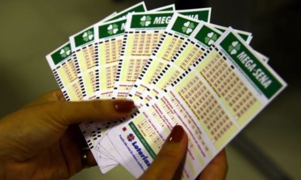 As apostas podem ser feitas até as 19h do dia do sorteio, em qualquer lotérica do país ou pela internet, no site da Caixa