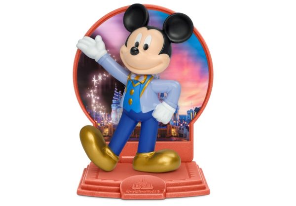Para celebrar os 50 anos do parque Walt Disney World, a rede acaba de lançar o McLanche Feliz com opção de 50 bonecos dos personagens clássicos Disney