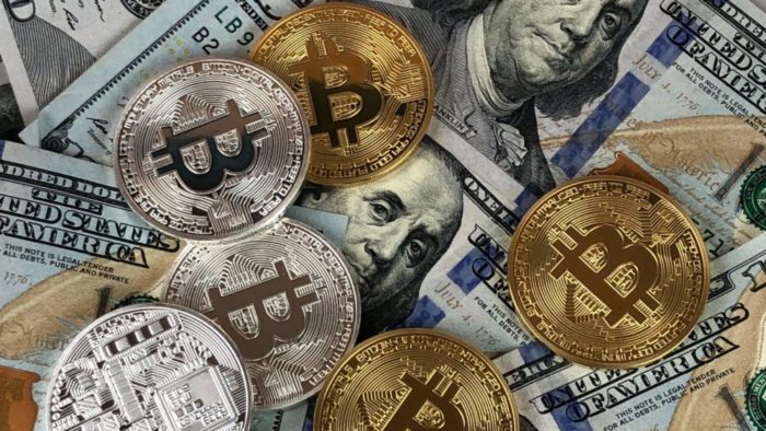 Bitcoin foi negociado abaixo dos US$43.000