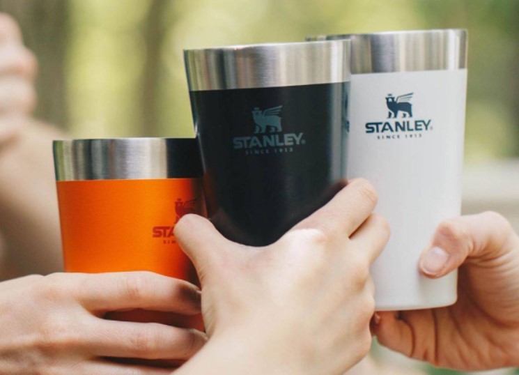 A Stanley é uma marca americana centenária especializada em copos e outros produtos térmicos. Até dois anos atrás era pouco conhecida no Brasil.